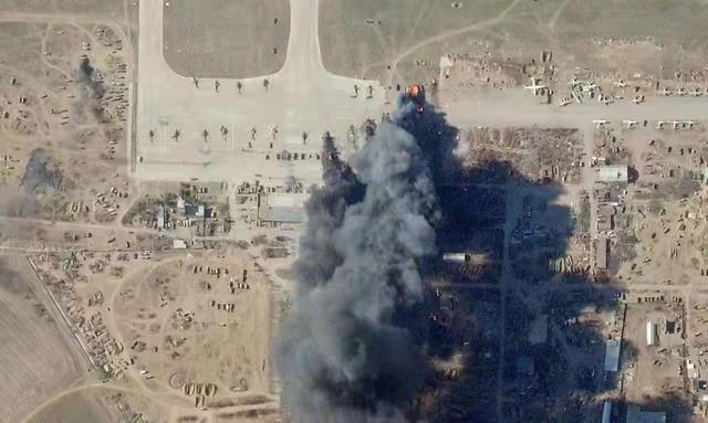 乌克兰炸了赫尔松机场，什么时候有这么好的技术，是美军助阵吗？-第2张图片-太平洋在线下载