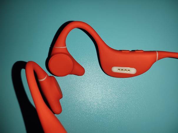 第一版苹果耳机图片:音质再次提升的小海马—南卡骨传导Runner PRO 4蓝牙耳机测评-第12张图片-太平洋在线下载