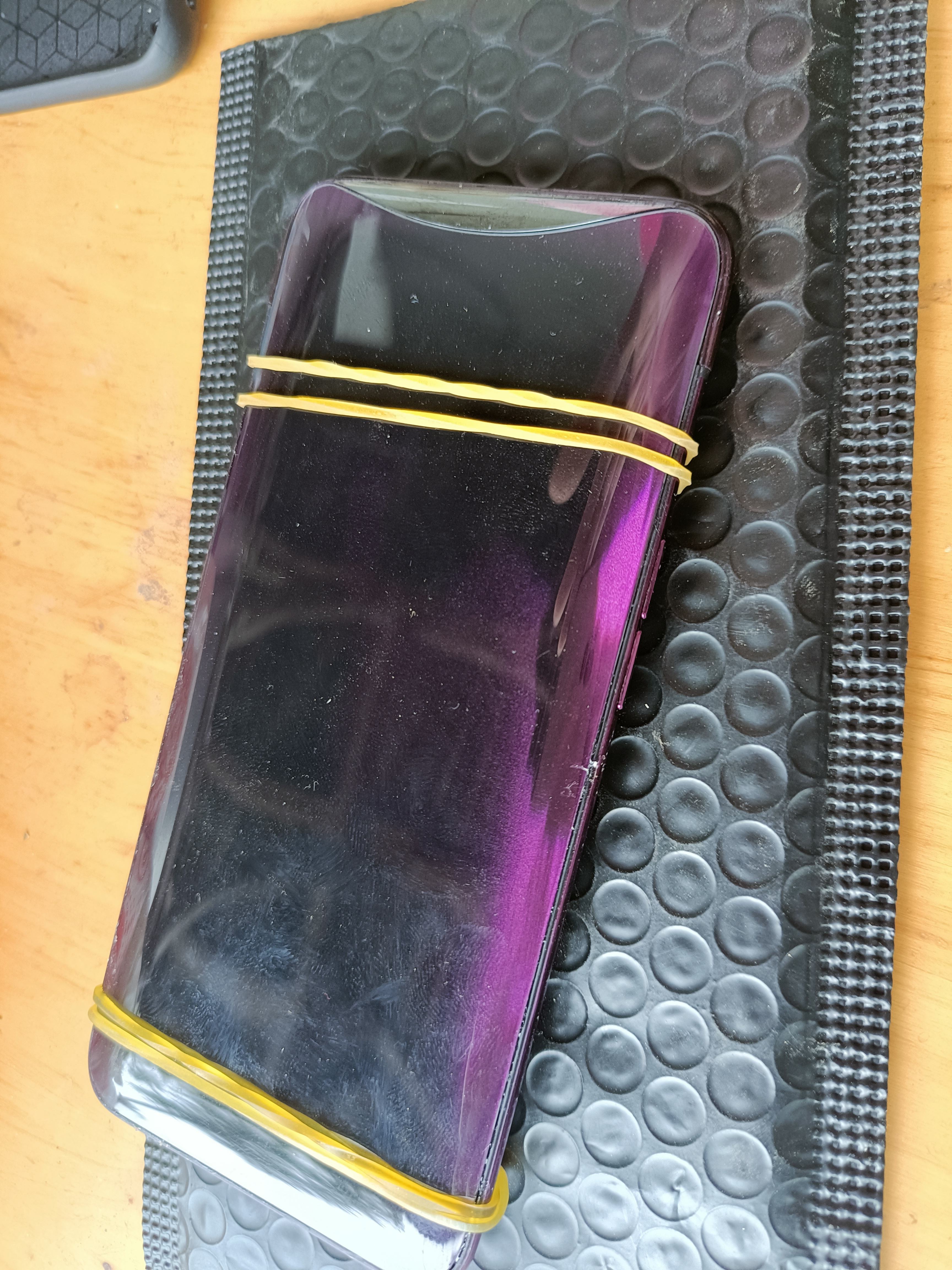 后壳是玻璃的手机安卓版(玻璃后壳的手机容易摔坏吗)-第2张图片-QuickQ官网