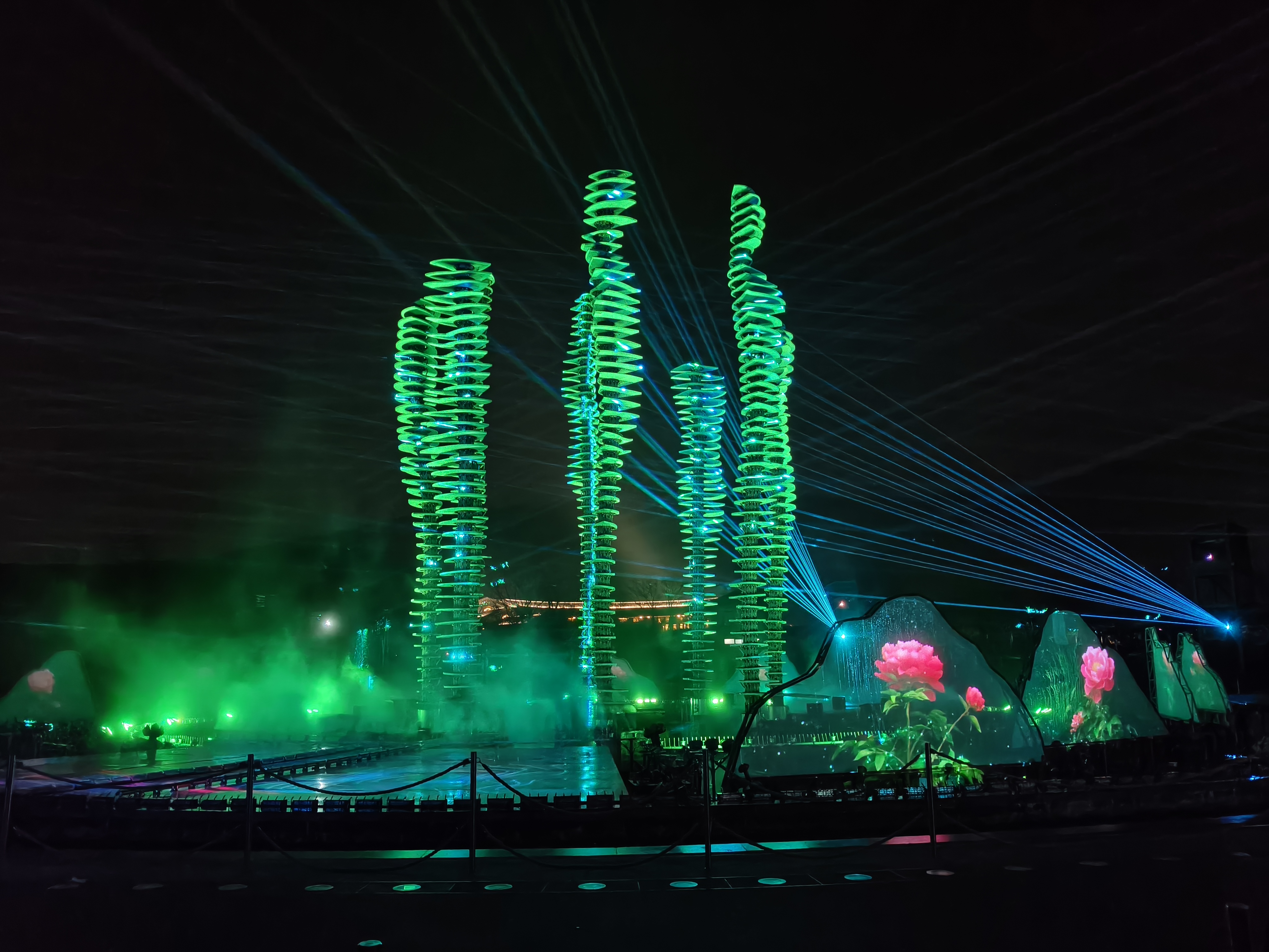 夜景灯光秀手机版软件(拍摄夜景灯光秀如何设置各项参数)-第1张图片-QuickQ官网